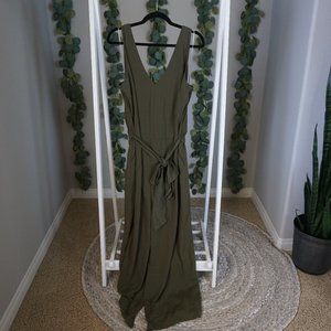 Sleeveless V-Neck Jumpsuit